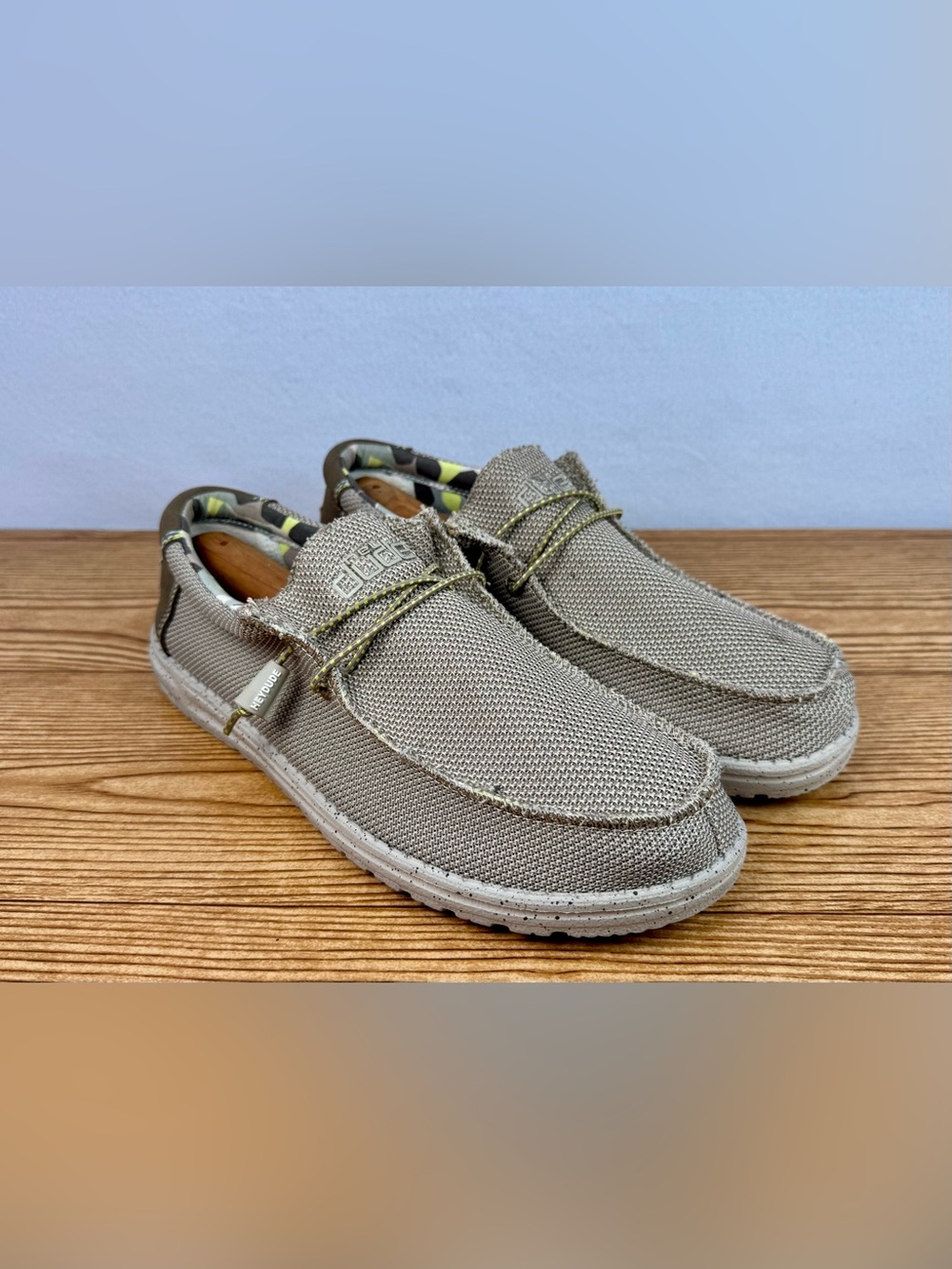 HEYDUDE Wally Sox Camel Men’s Size 10 Slip On Loafers Lightweight Casual Shoes